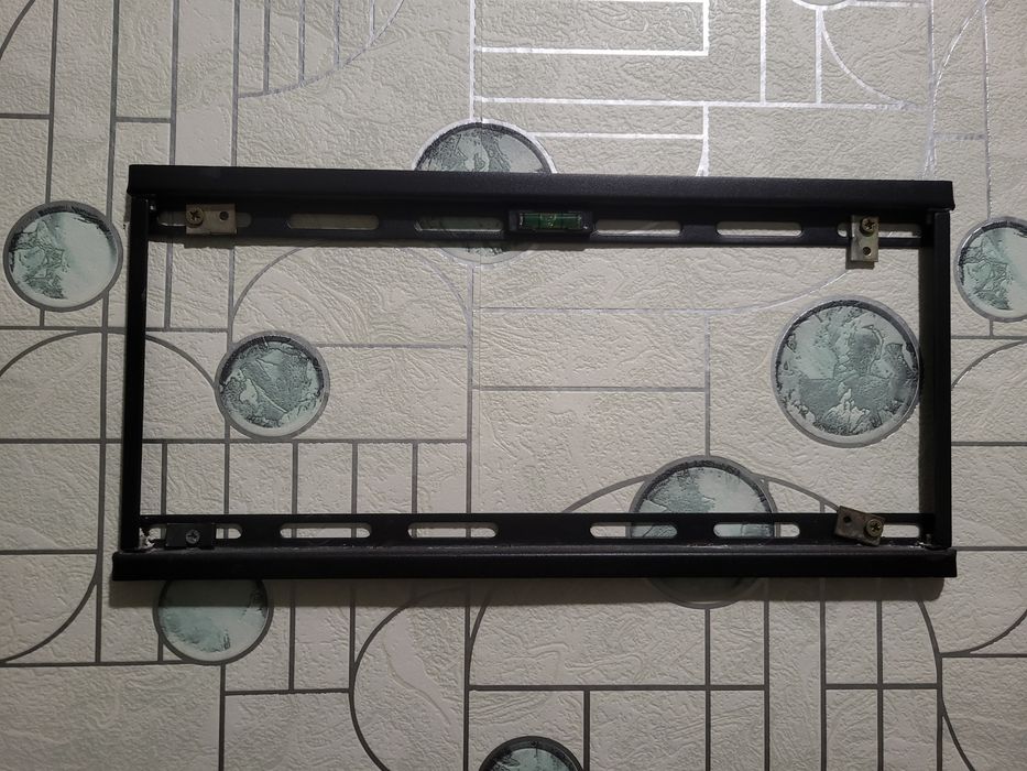 Продам кронштейн для телевизора с центровкой.