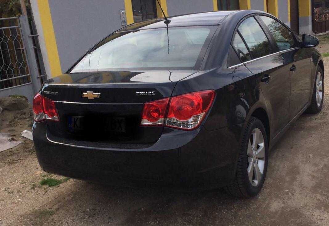 Лек автомобил Chevrolet Cruze 2012г.