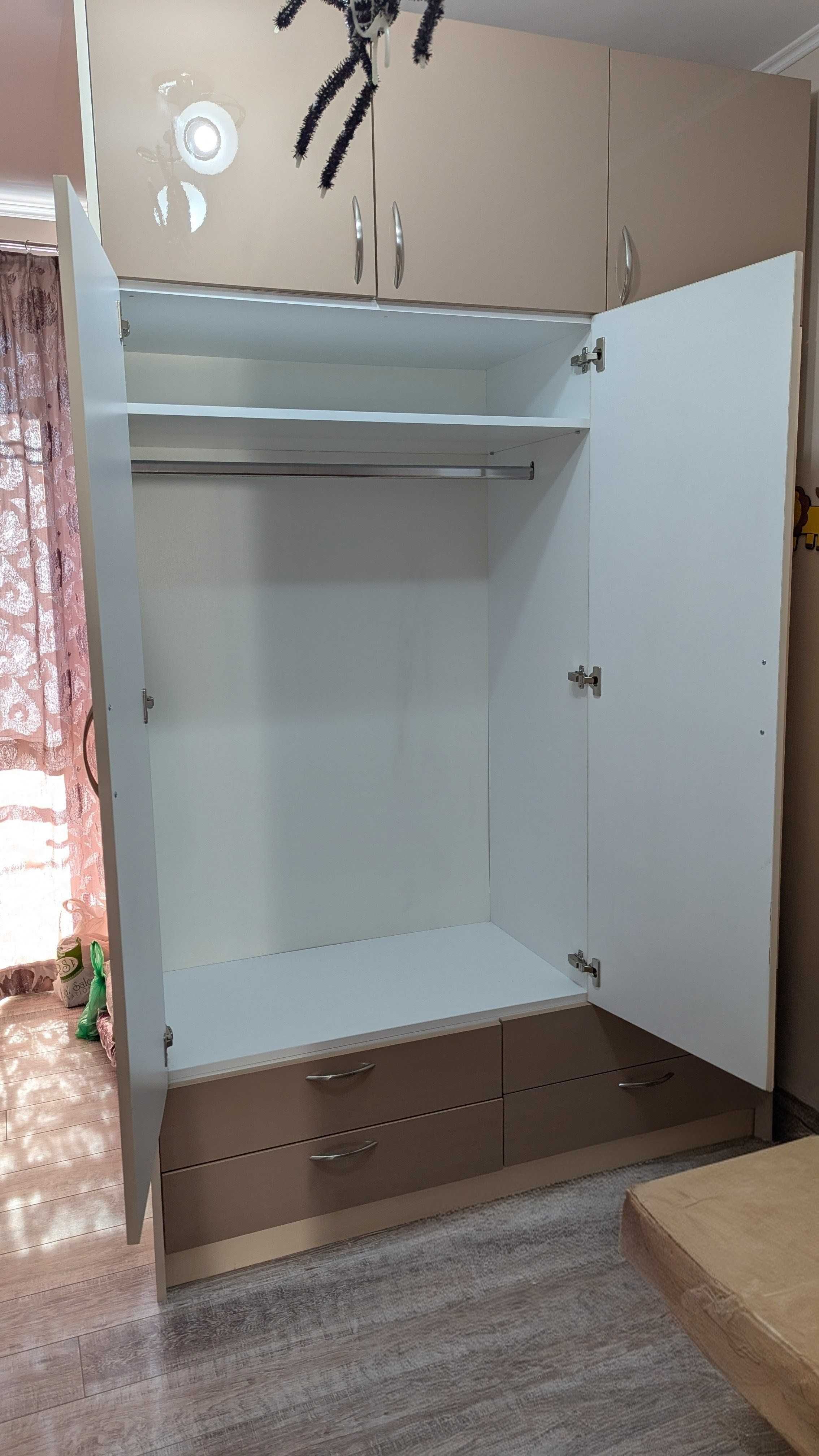 Продавам гардероб