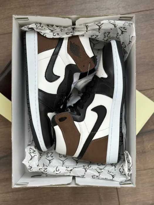 Jordan 1 Dark Mocha l Full Box l Diverse Marimi