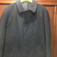 Пальто серого цвета производство Италия 100 процентов шерсть размер 60