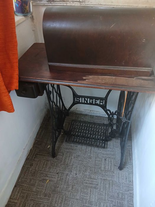 Masina de cusut Singer