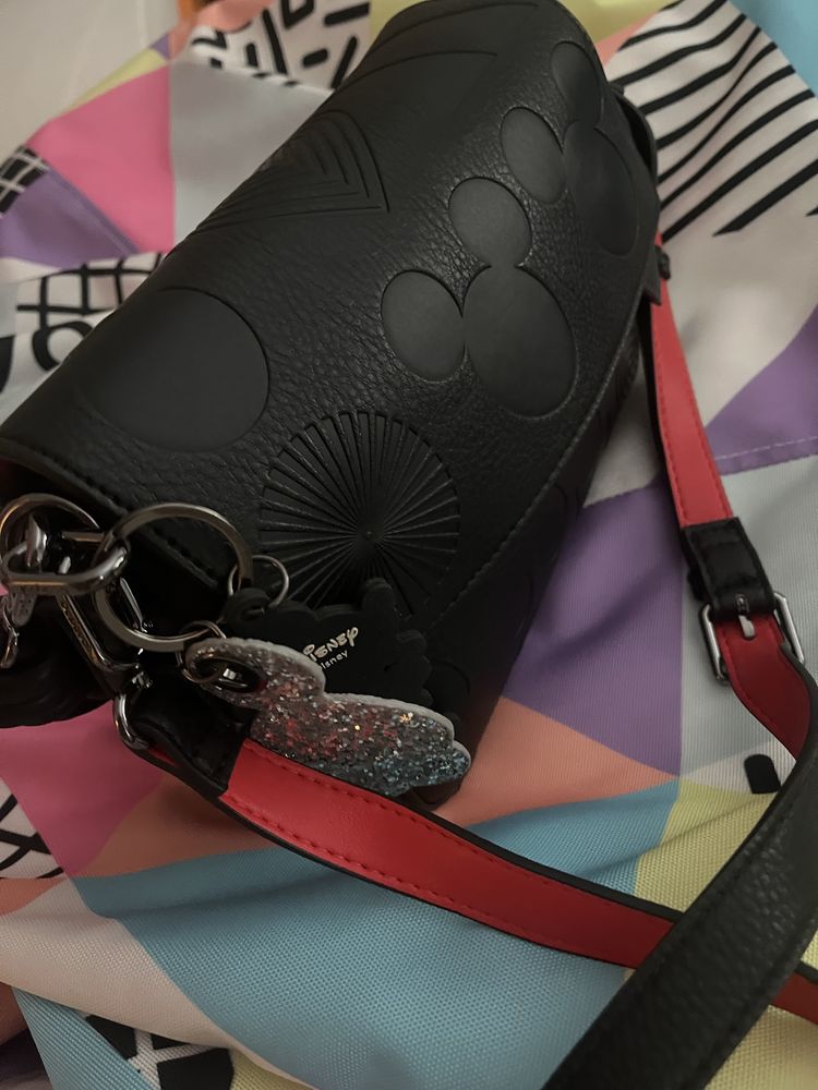 Чанта Desigual черна, нова