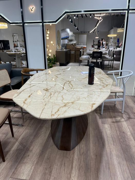 Продам Обеденный стол б/у