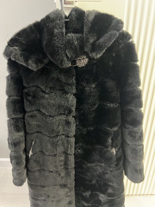 Шуба сатылады.Размер 44