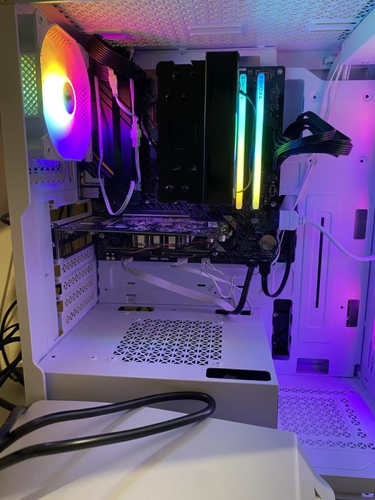 ГАРАНЦИОННИ Ryzen 5 5600x, Asus B550M-E, 16 GB DELTA FORCE