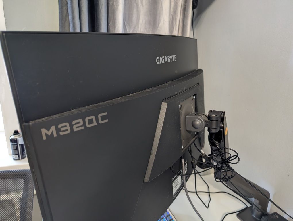 Игровой  QHD Монитор Gigabyte M32QC 32" с Type-C