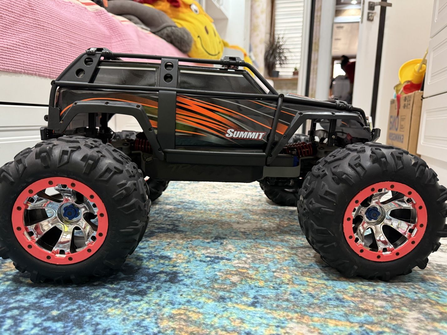 Traxxas.  SUMMIT.
