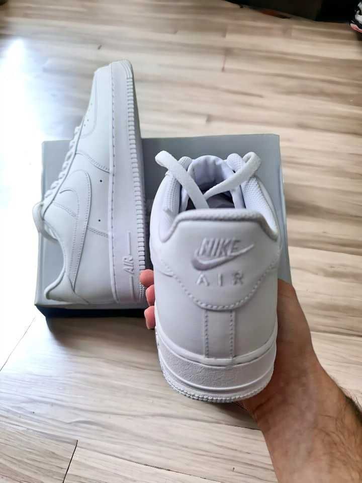 Nike Air Force 1 Triple White