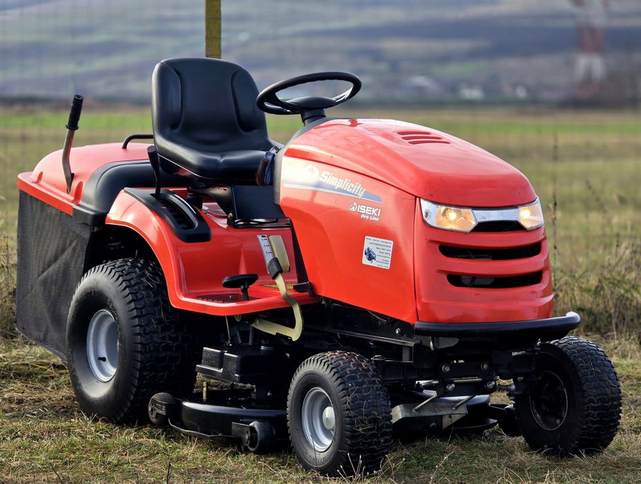 Tractoras gazon iarba Prof 2 cutite Iseki 19.5 cp Briggs and Stratton!