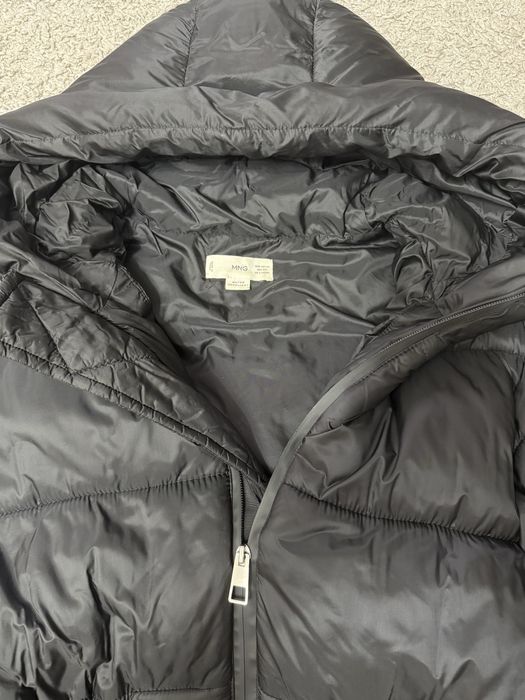 Подается куртка Mango