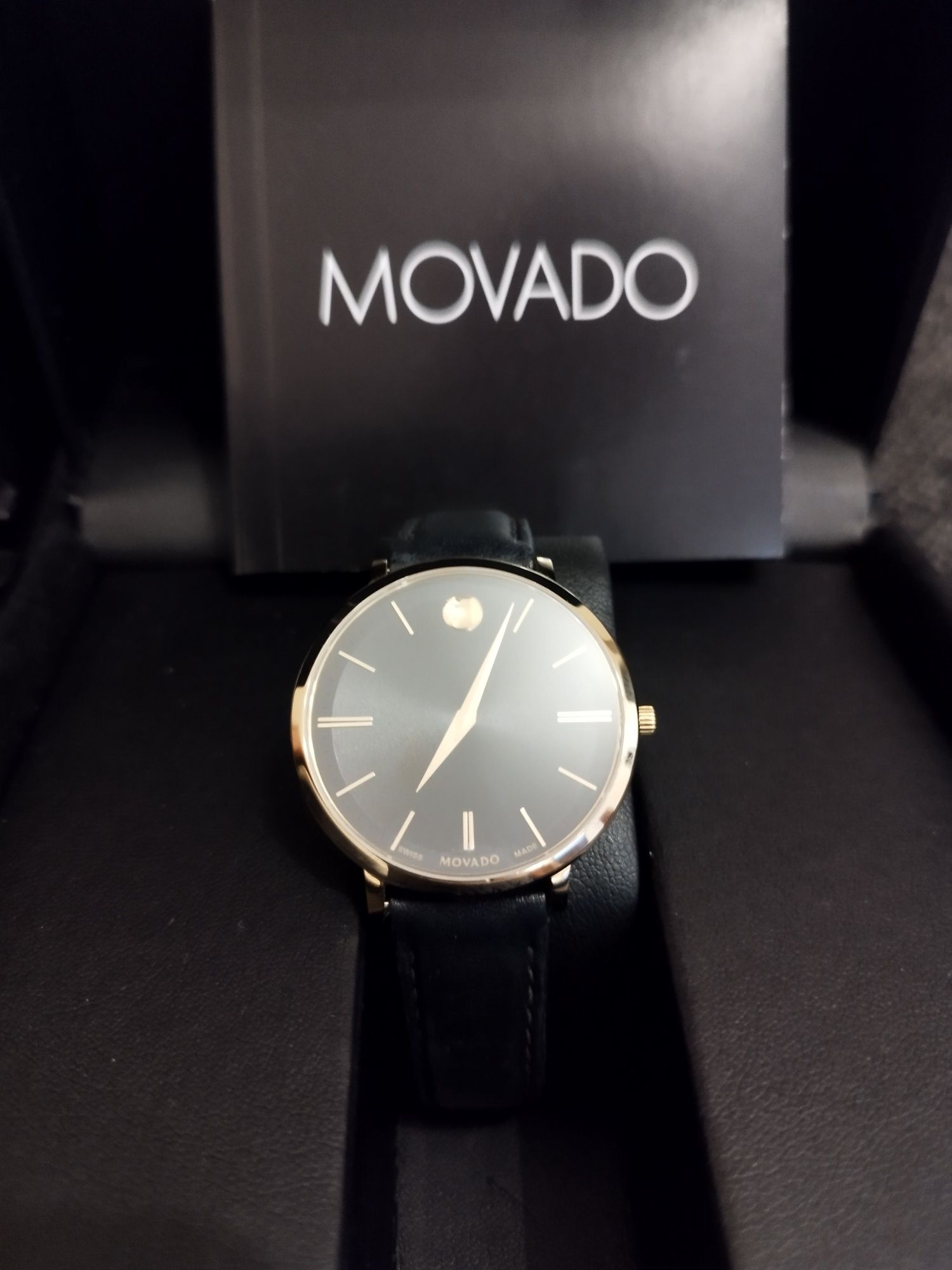 Часовници швейцарски MOVADO