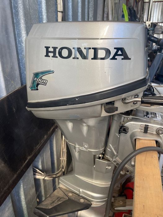 Vând motor barca 6 cp Honda