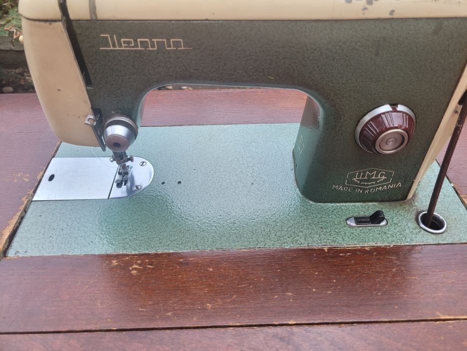 Masina de cusut manuala Ileana an 1973