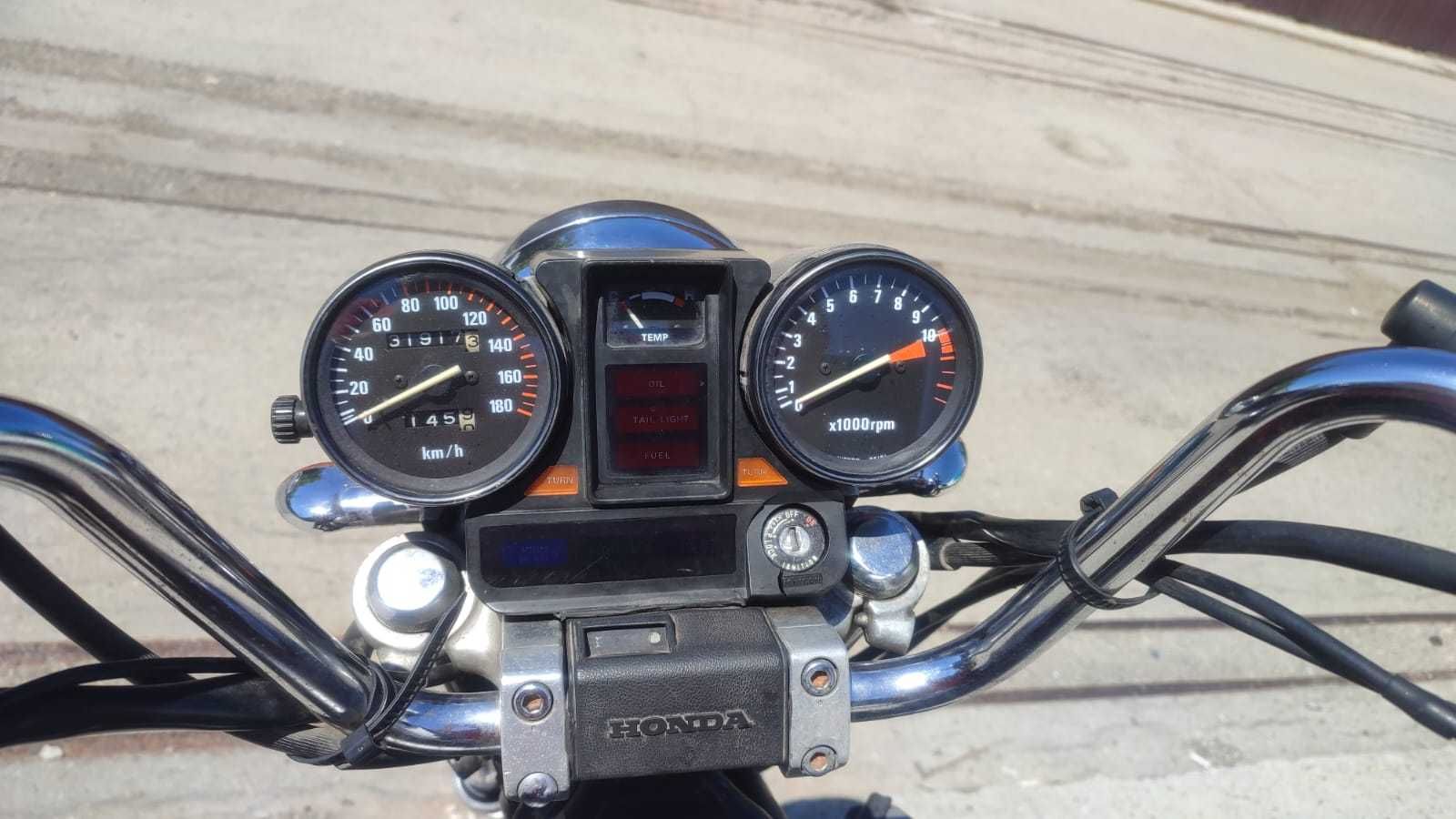 Honda Magna VF750 V4