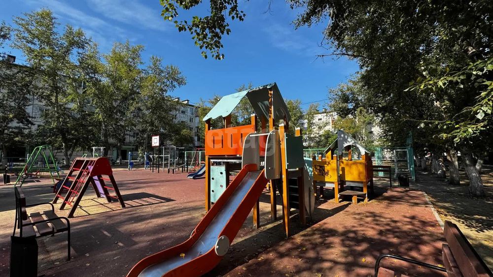 продается трехкомнатная квартира