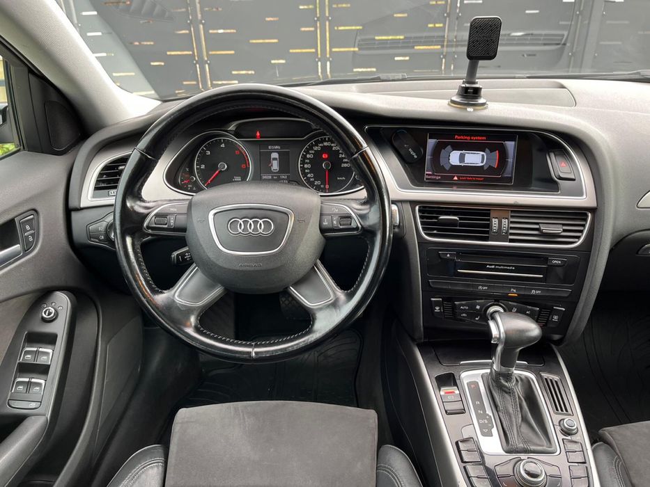AUDI / A4 / 2012 / B8 / Automat / Facelift / Panoramic