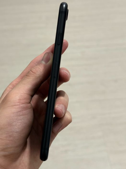 iPhone 7 32GB в хорошем состоянии