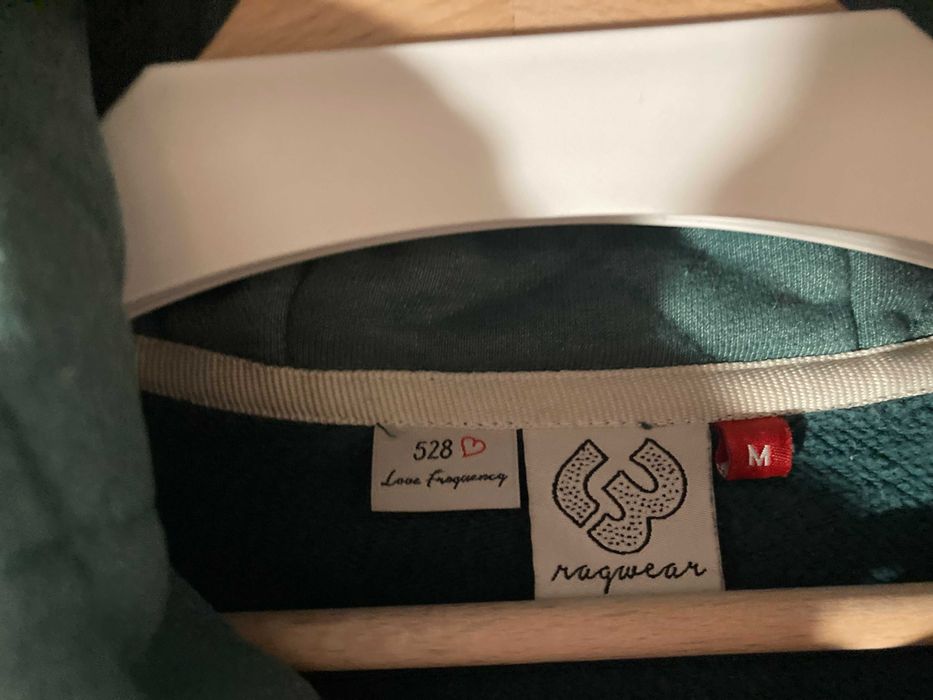 Дамски суичър с качулка и цип на Ragwear, размер М