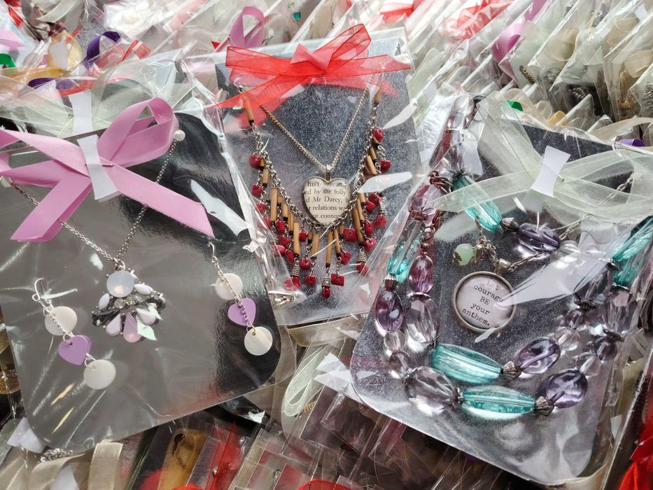 Бижута , комплекти от 4лв до 12лв