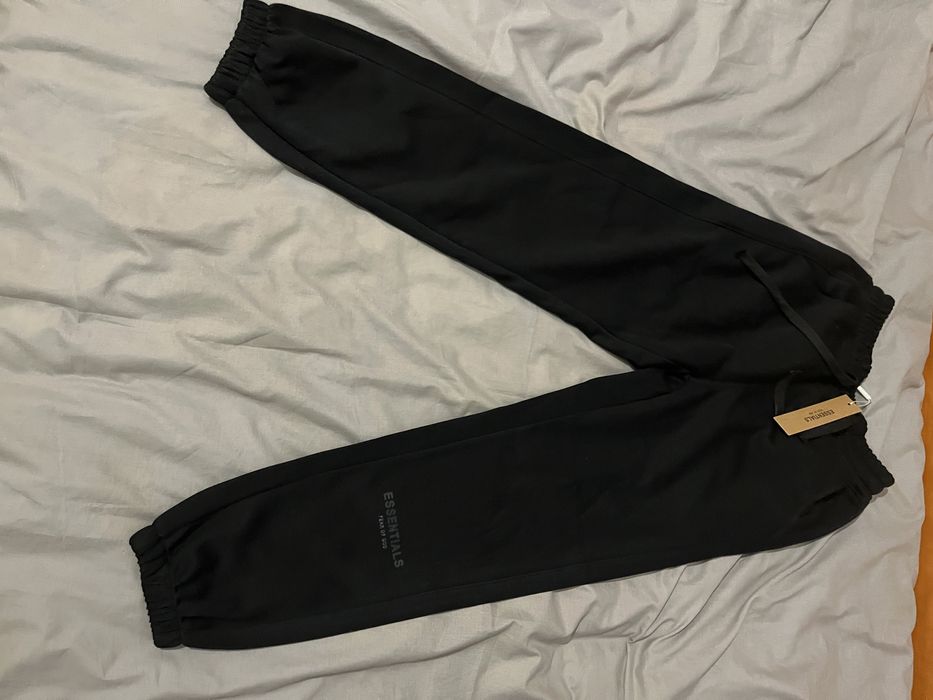 Чисто нов комплект на Essentials