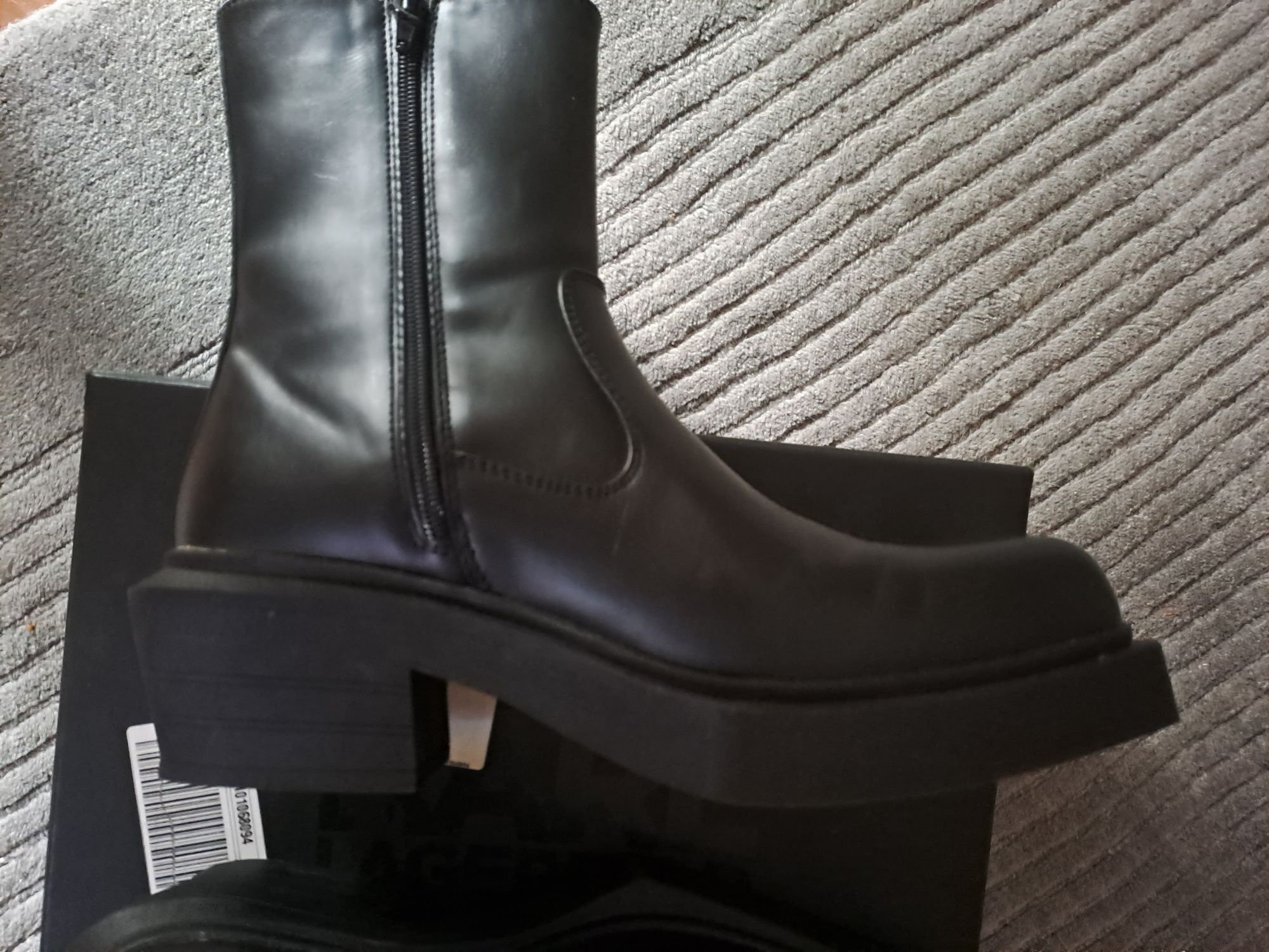 Ghete Bershka cu talpa volum 6 cm,model Rick Owens