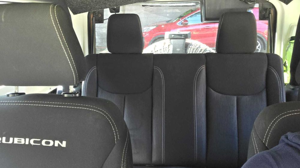 Jeep Wrangler JK Rubicon 2.8 CRD 2015 Automat 3 Uși Revizie Majoră LED