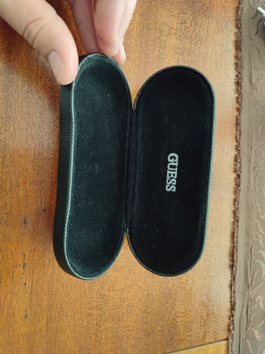 Carcasa ochelari Guess