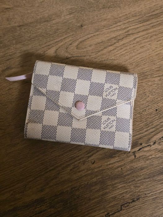 Louis Vuitton оригинално дамско портмоне