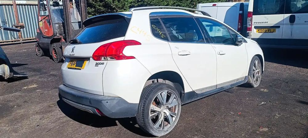 Dezmembrari / Dezmembrez Peugeot 2008 1.6 DV6C cutie viteze manuală 6 trepte start-stop cod culoare KWE - VOPSEA ALB SIDEFAT