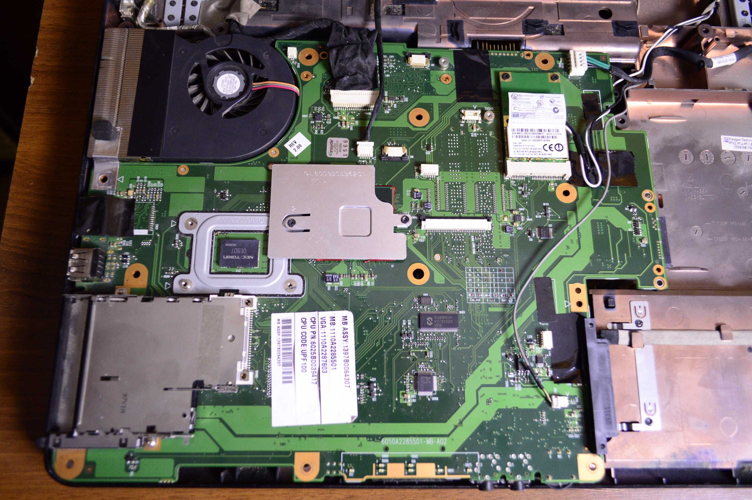 Toshiba l350 24u Лаптоп без видеокарта за части ремонт