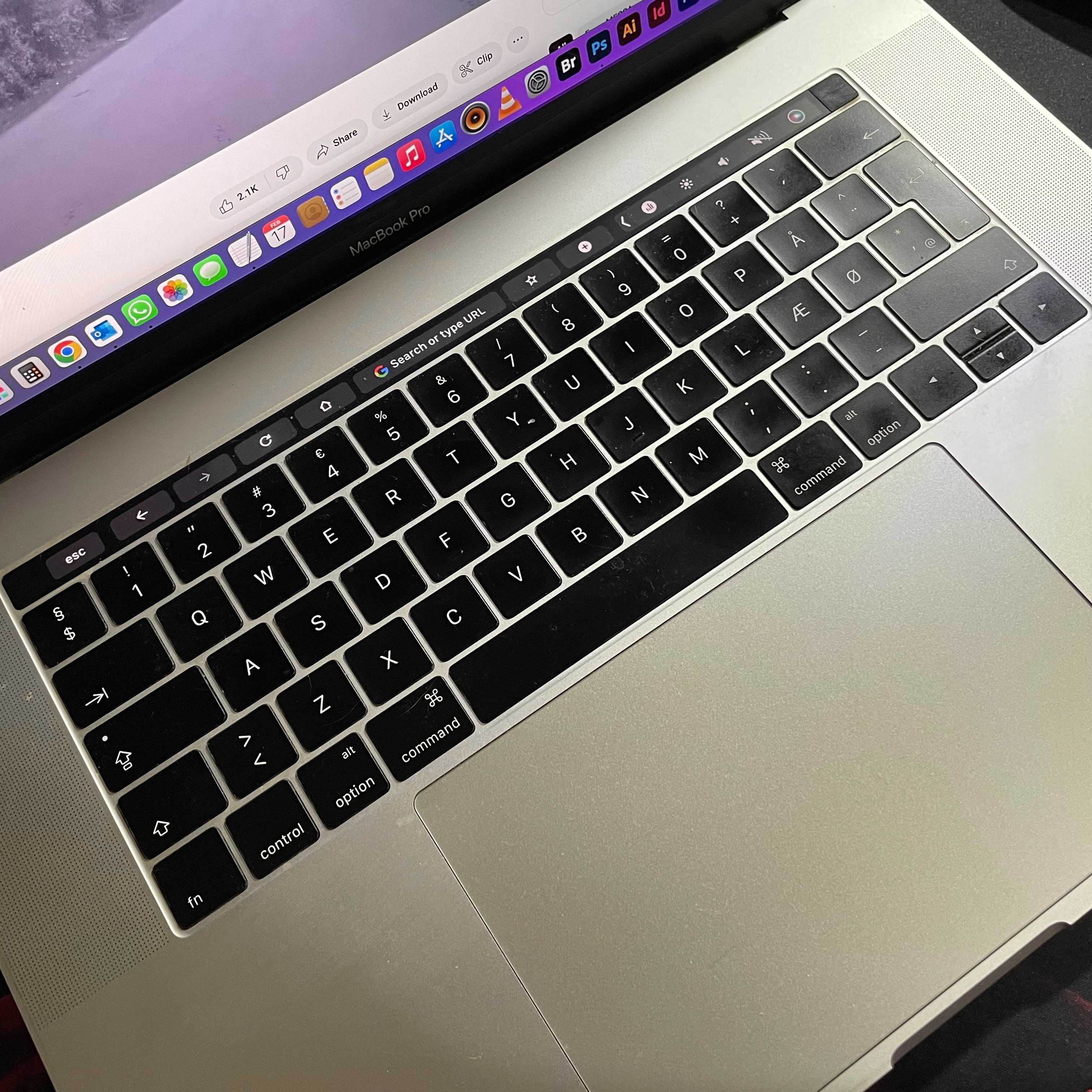 Vând MacBook Pro 15” Retina (2016) | i7, 16GB, Radeon | excelent