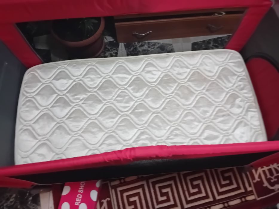 Patut bebe  saltea și măsuță de schimb