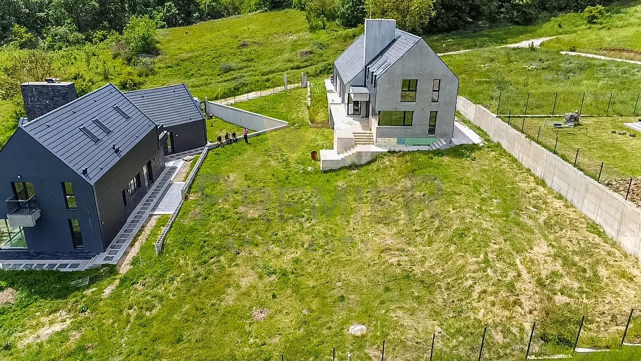 Продава се Къща в с. Звездица, Област Варна - 326 кв.м за 813 €/кв.м - Снимка #9