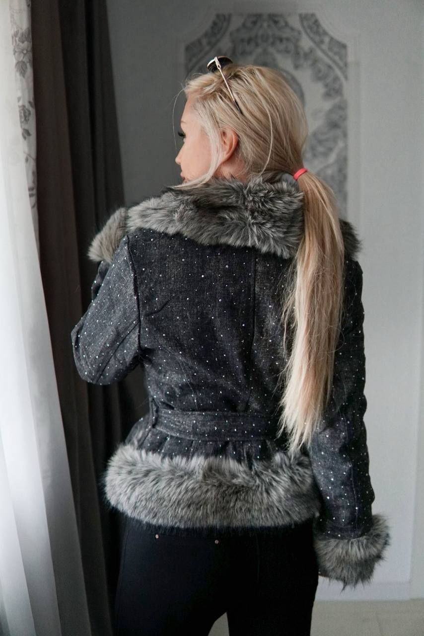 Дамско яке с пух и камъни