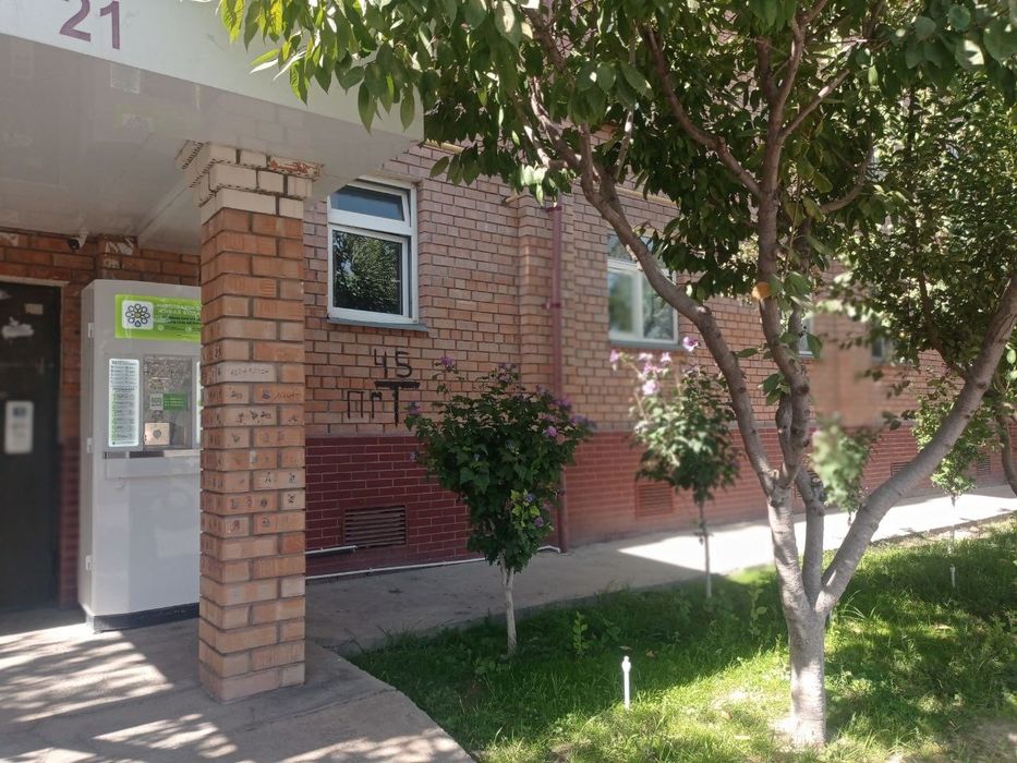 Uy sotiladi Yangi hayot tumani 1-qavvatda 3 xonali uy sotiladi