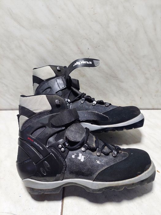 Clapari ghete 43 ski schi fond  Alpina  marimea 44 NNN   .