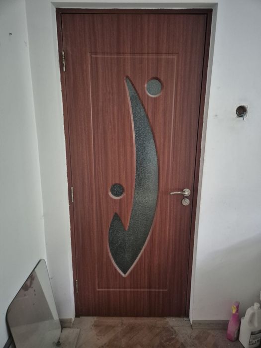 Vand usi deschiderea dreapta si stanga