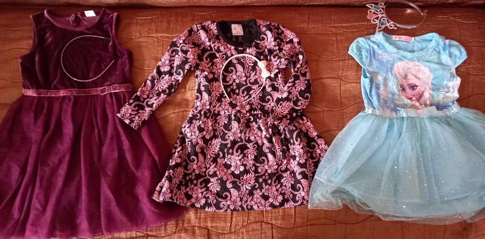 Роклички 3-4-5 год +подарък диадема