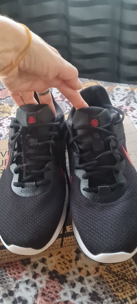 NIKE оригинални маратонки , размер 45 , НОВИ