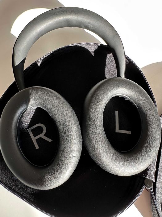 Casti marca Bose, model NC700 (noise cancelling)