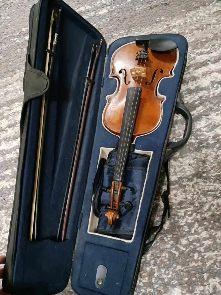 Vioara Stradivarius (+cutie și arcuș)