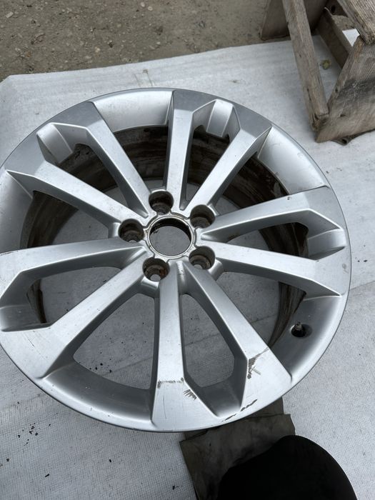 Jantă aliaj r18.audi q.5.cod:8r0601025.bm.