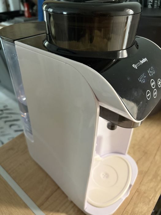 Машина за адаптиряно мляко Easy Baby