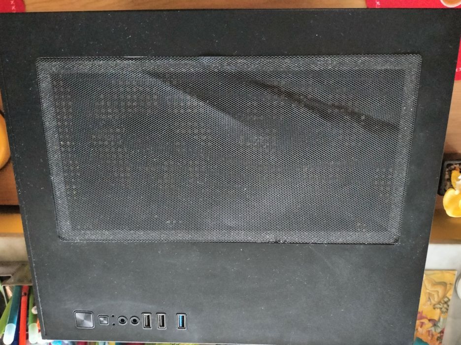 Vând carcasa PC Pro Gaming Ambra