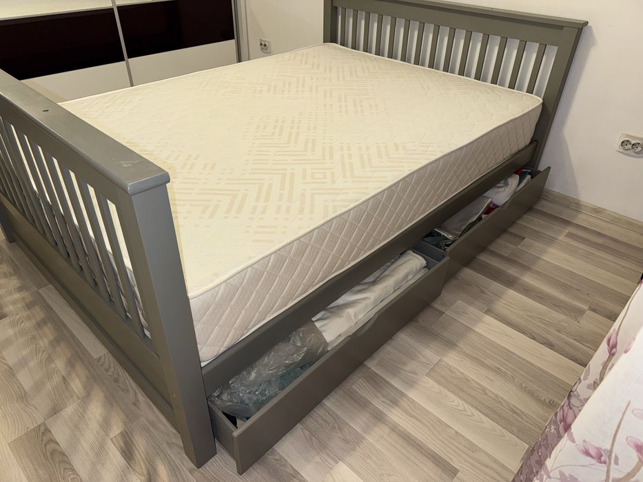 Pat Mobexpert din lemn masiv 140x190 cu somiera si lazi de depozitare