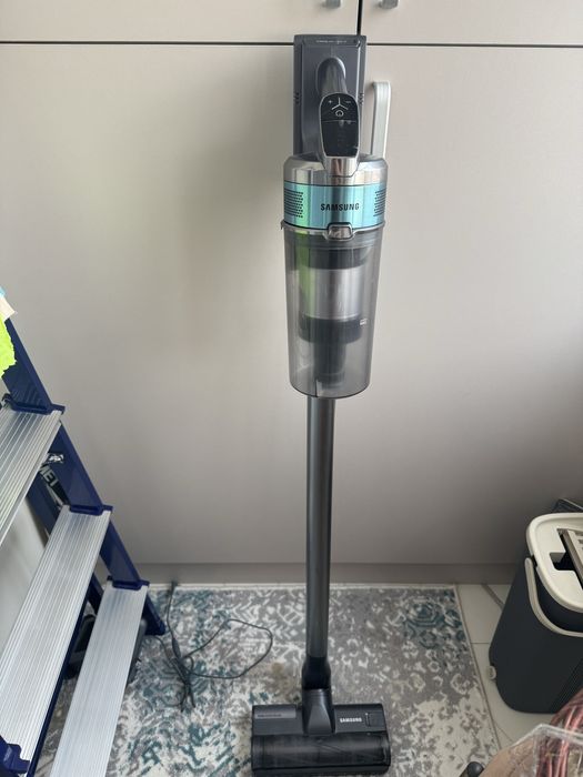 Вертикальный пылесос SAMSUNG