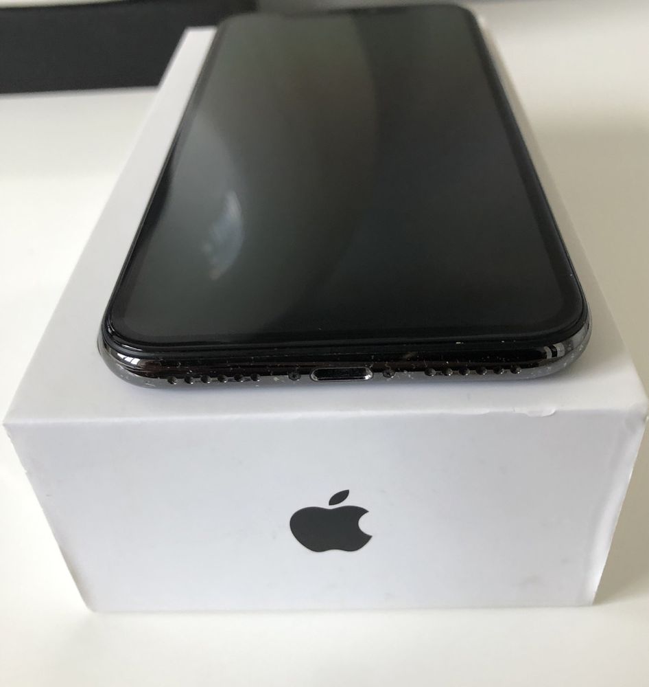 iPhone X Black,Черен 256 GB пълен комплект чист iCloud