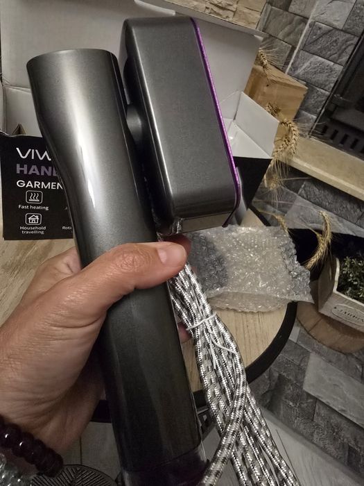 Aparat de calcat cu abur vertical