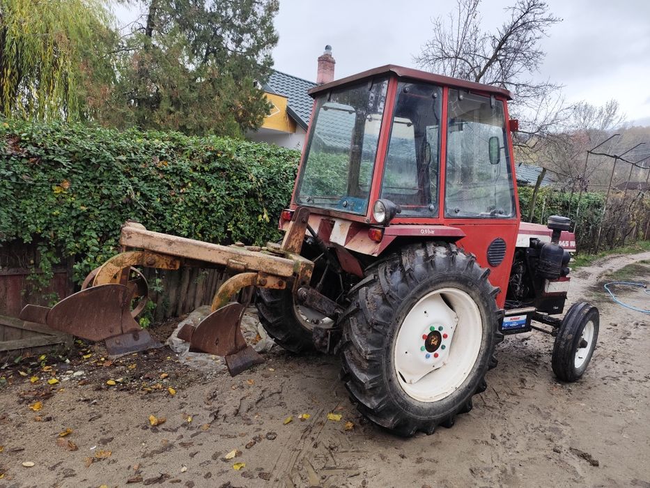 Tractor cu plug TO 445